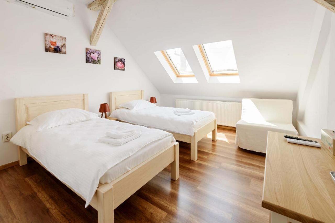 Chic Voyage Hotel Sibiu Bagian luar foto