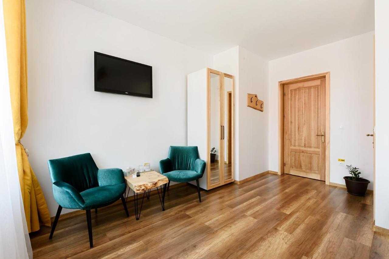 Chic Voyage Hotel Sibiu Bagian luar foto
