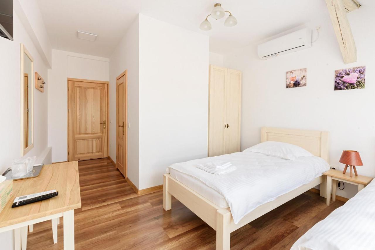 Chic Voyage Hotel Sibiu Bagian luar foto